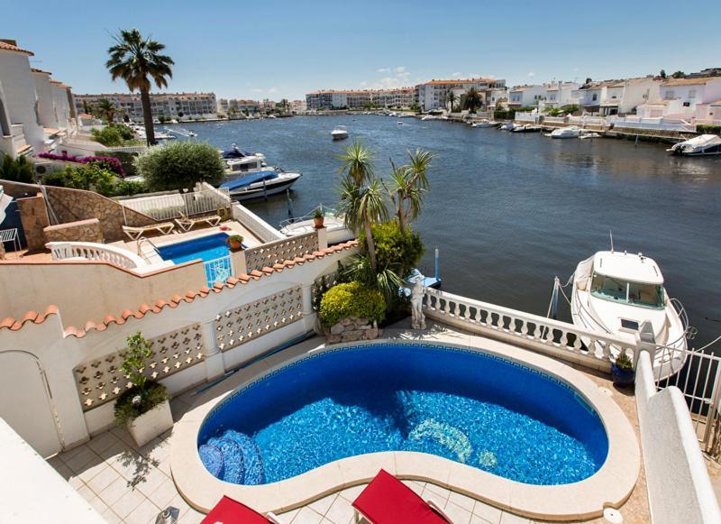 2009 Casa San Maurici Con Piscina By Homeselectspain 엠푸리아브라바 외부 사진